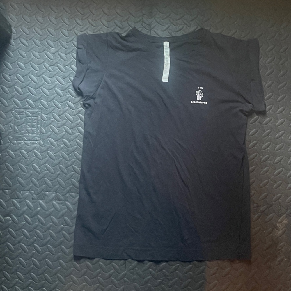 lululemon athletica Black sun salutations Short Sleeve Tee